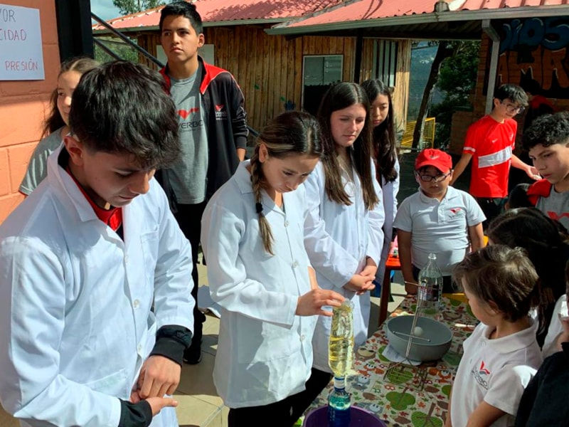 ¡Gran Éxito en la Feria "Ciencia de los Fluidos"!